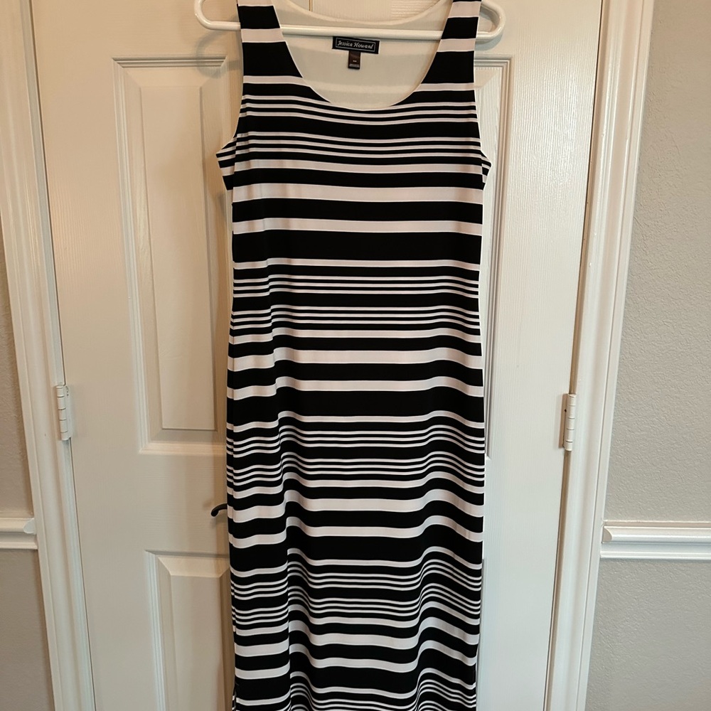 Jessica Howard Black and White Sleeveless Sheath Maxi Dress